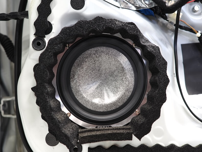 日産ノートのフロントドアスピーカー