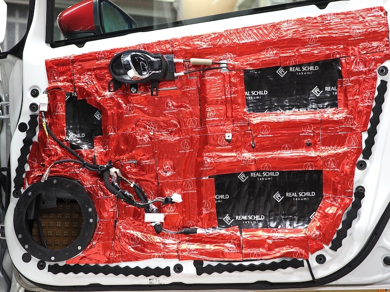 日産ノートのフロントドア制振