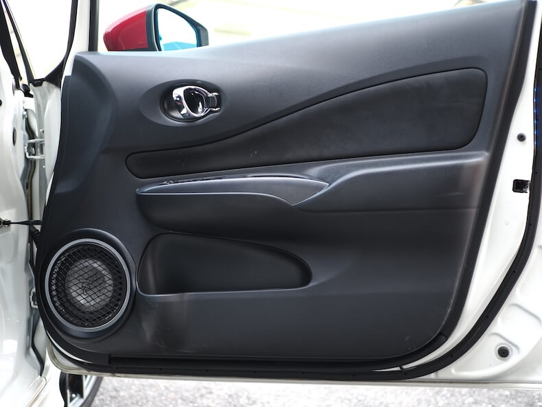 日産ノートのフロントドアをアウターバッフル化