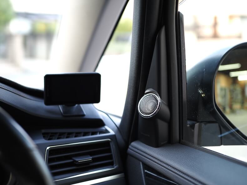 三菱デリカD5のフロントドアにカロッツェリアのスピーカーを取り付け