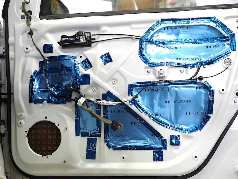 スズキアルトワークスのドアを制振