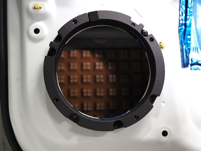 スズキアルトワークスのドアにカロッツェリアの鉄製インナーバッフルを取り付け