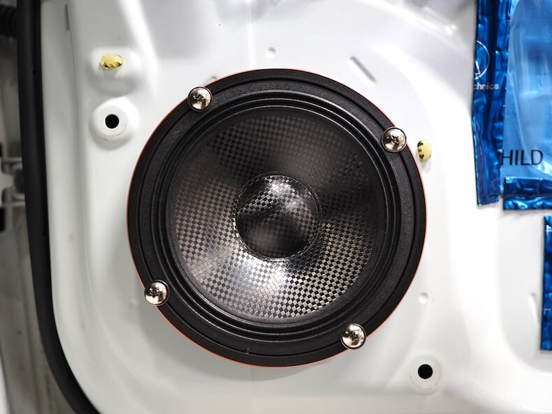 スズキアルトワークスのドアにカロッツェリアのスピーカーを取り付け