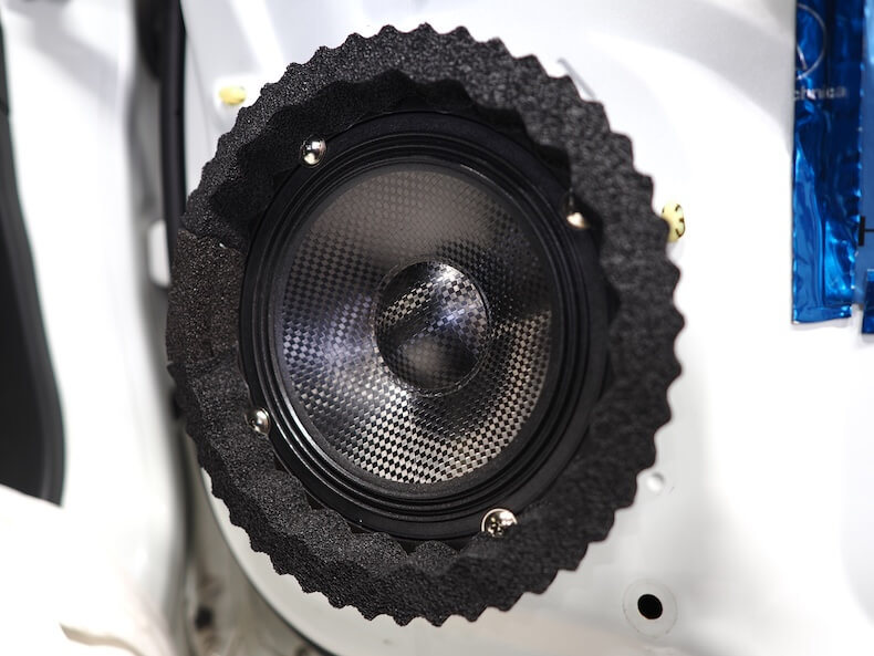 スズキアルトワークスのドアにカロッツェリアのスピーカーを取り付け