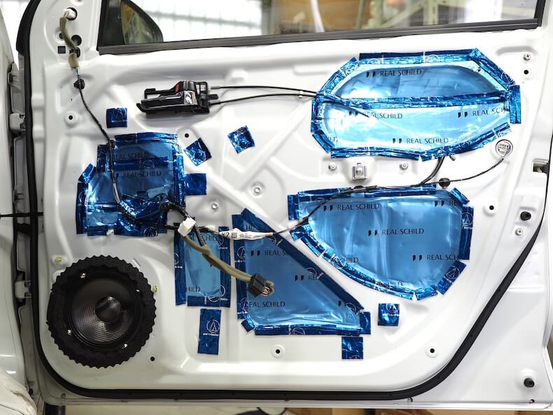 スズキアルトワークスのドアにカロッツェリアのスピーカーを取り付け