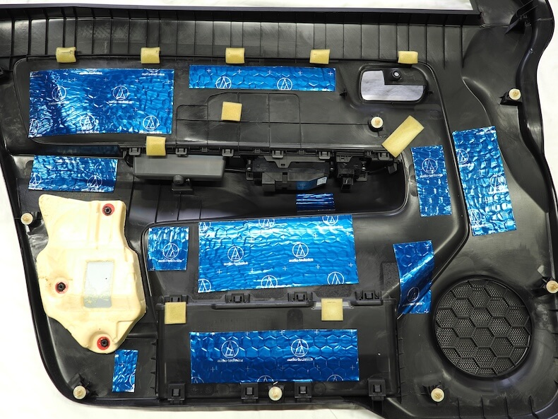 スズキアルトワークスのドア内張を制振