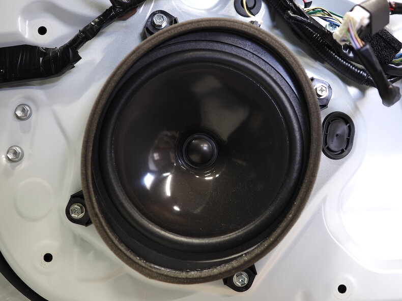 トヨタカムリのフロントドアスピーカー