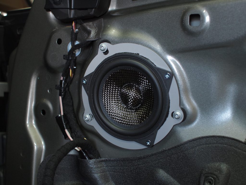 BMW 218d ブラムスピーカー取り付け