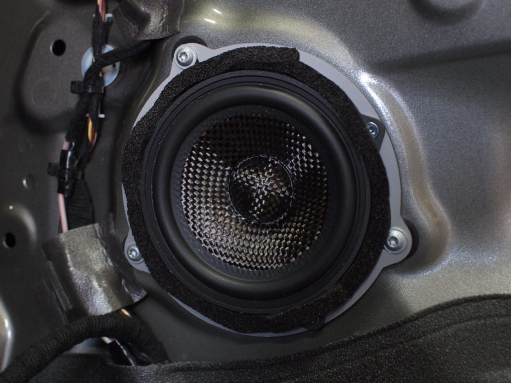 BMW 218d スピーカー取り付け