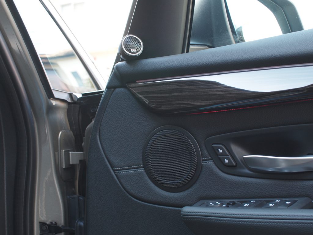 BMW 218d スピーカー交換
