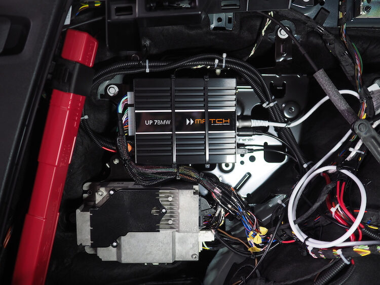 BMWアルピナXD3のトランクサイドにマッチのプロセッサーを取り付け