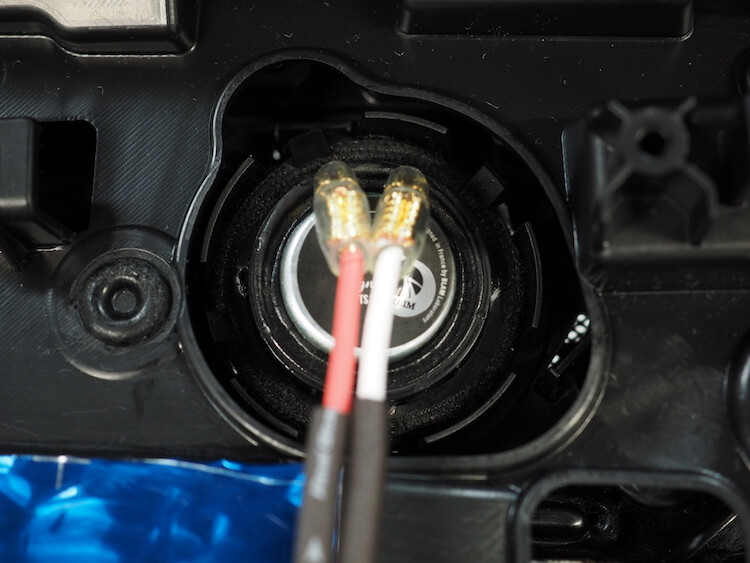 BMWアルピナXD3のリアドア内張にブラムのツィーターを取り付け