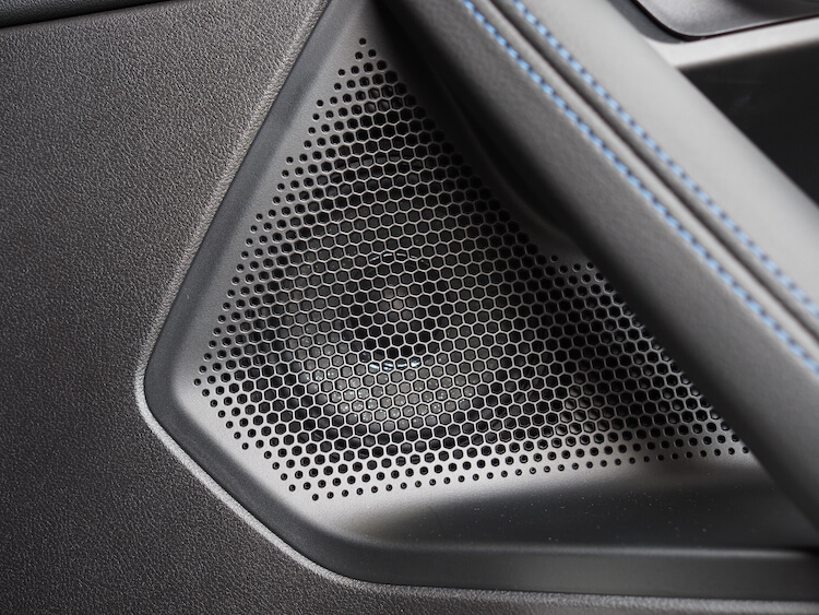 BMW220iのフロントドアスピーカー