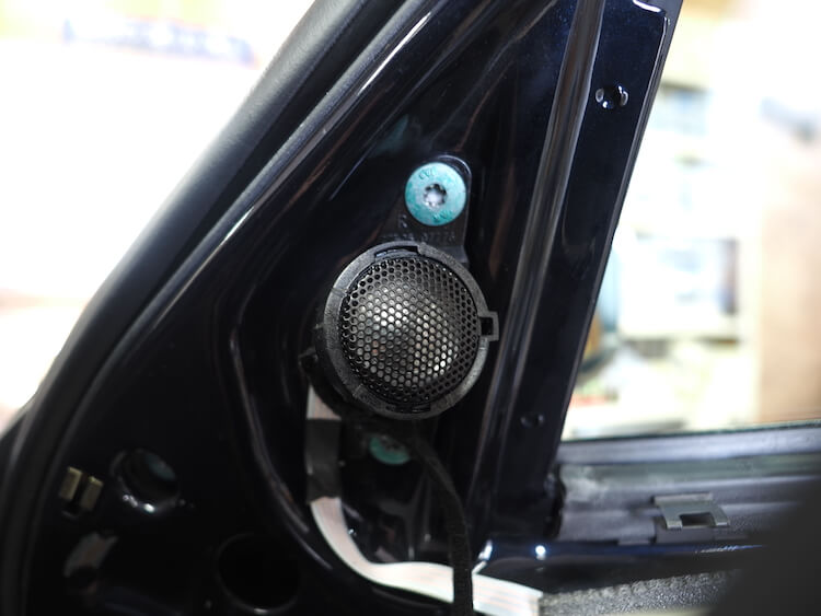 BMWE46のフロントドアミラー裏にカロッツェリアのツィーターを取り付け