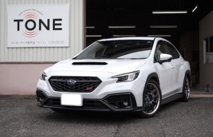 スバル ＷＲＸ Ｓ４ スピーカー交換とアンプ内蔵ＤＳＰ取り付け