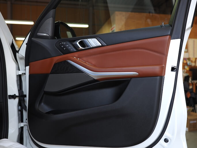 BMWX7のフロントドア内張