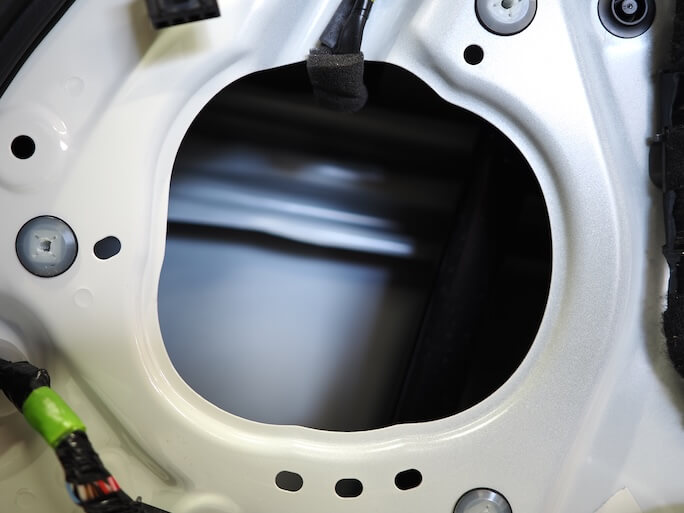 マツダロードスターのドアスピーカーを取り外し