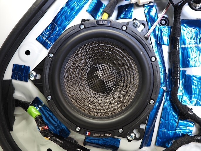 マツダロードスターのドアにブラムのスピーカーを取り付け