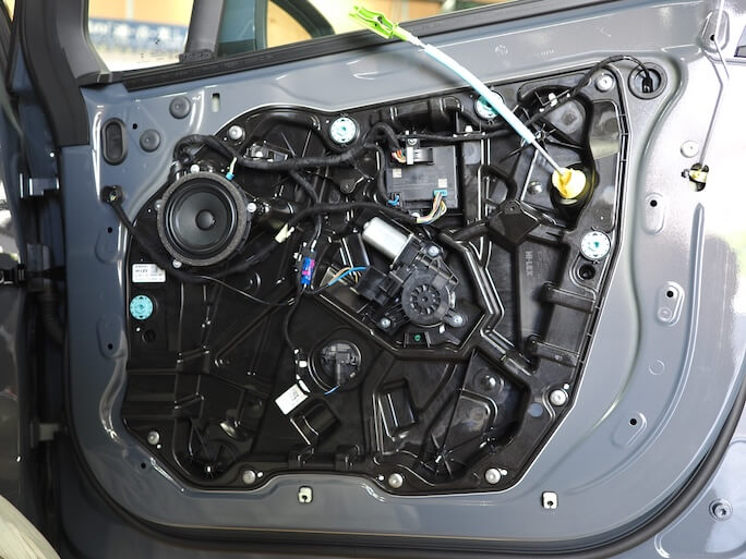BMW218dのフロントドア内部