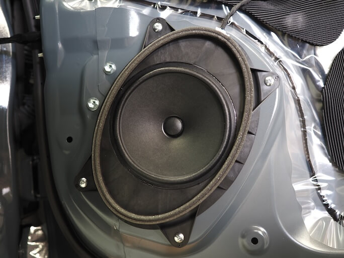 スバルクロストレックのフロントドアスピーカー