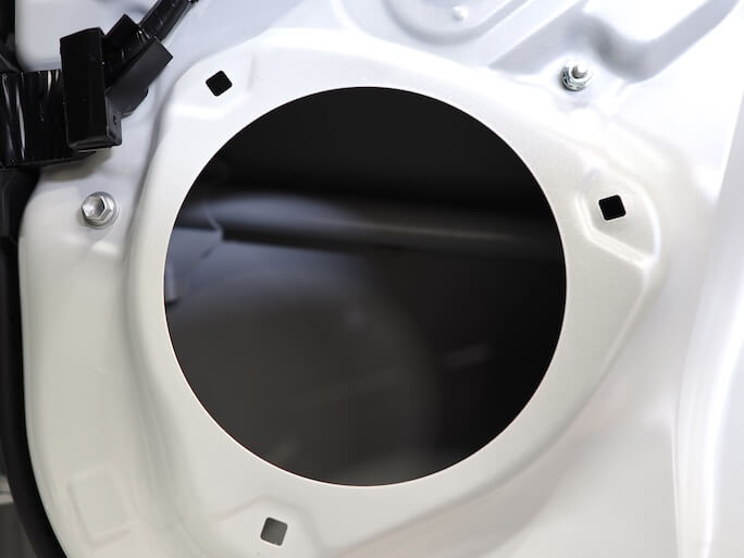 トヨタカローラツーリングのフロントドアスピーカーを取り外し