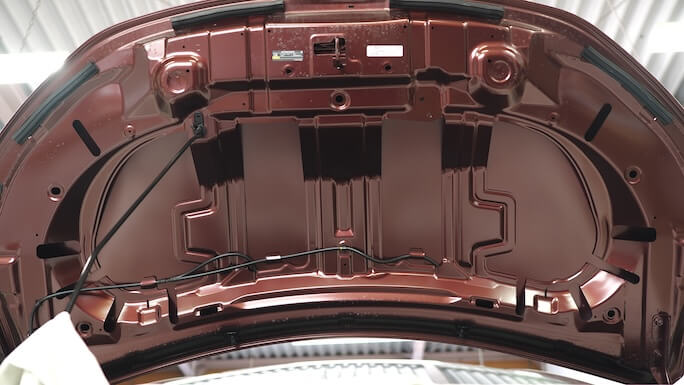 日産オーラのボンネット裏