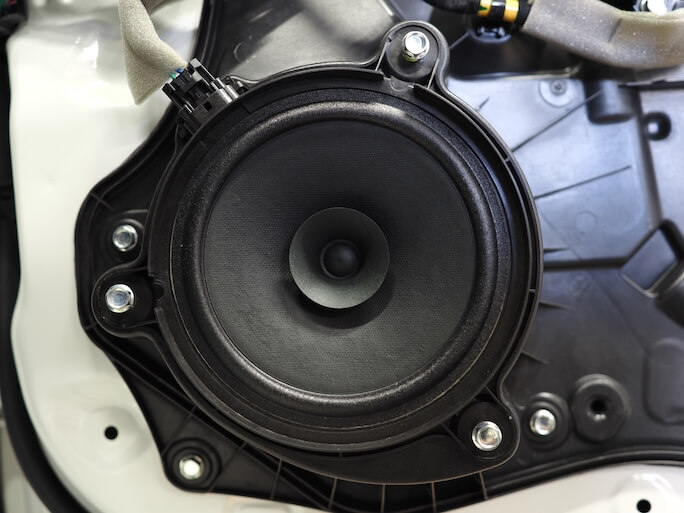 マツダMAZDA2のフロントドアスピーカー