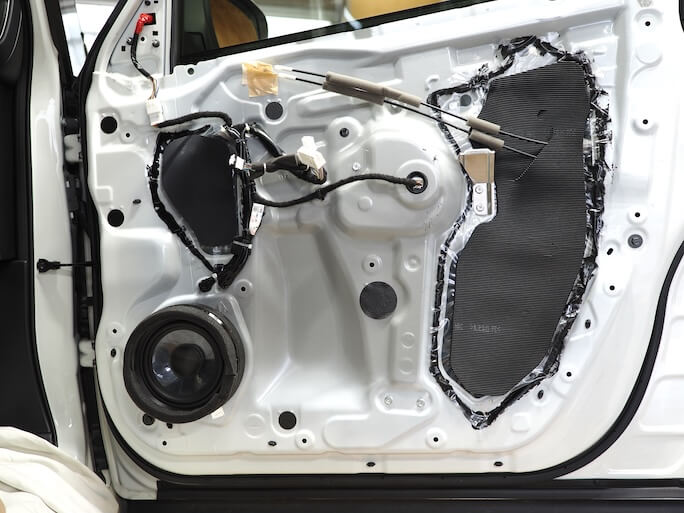 日産セレナのフロントドア内部