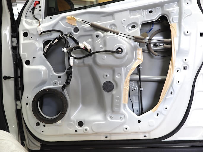 日産セレナのフロントドア内部