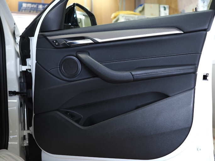 BMWX2のフロントドア内張