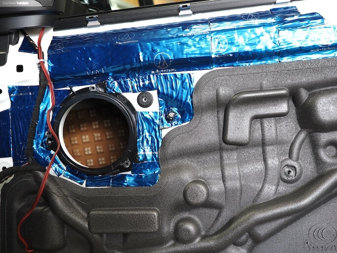 BMWX2のドアスピーカー周りを制振処理