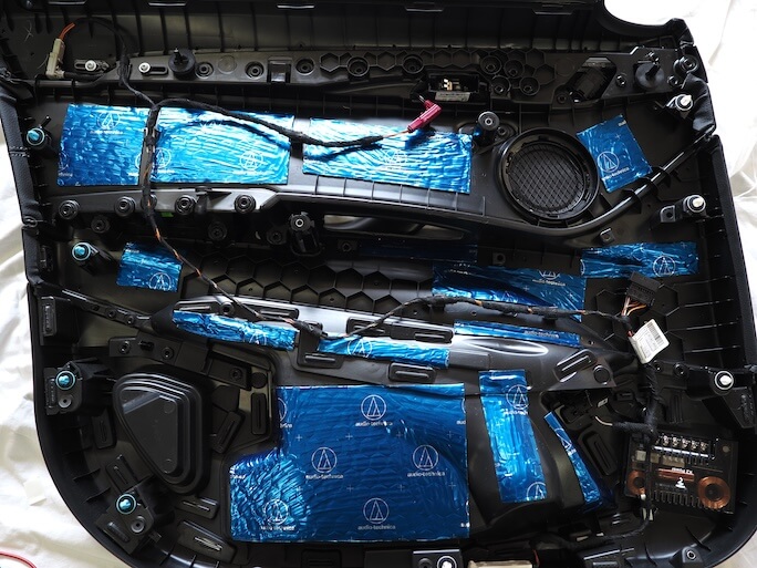 BMWX2のドア内張を制振処理